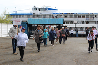 <p>Сегодня 9.00 утра в Сарапуле причалил первый в этом году теплоход «Родная Русь» компании «Экспресс-тур». Стоянка теплохода 2 часа. На борту лайнера в Сарапул прибыло 130 туристов.</p>
