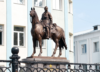 Памятник Надежде Андреевне Дуровой